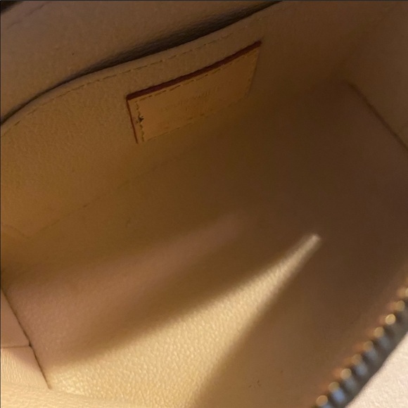 ❌SOLD❌New. Louis Vuitton cosmetic bag - Picture 4 of 5